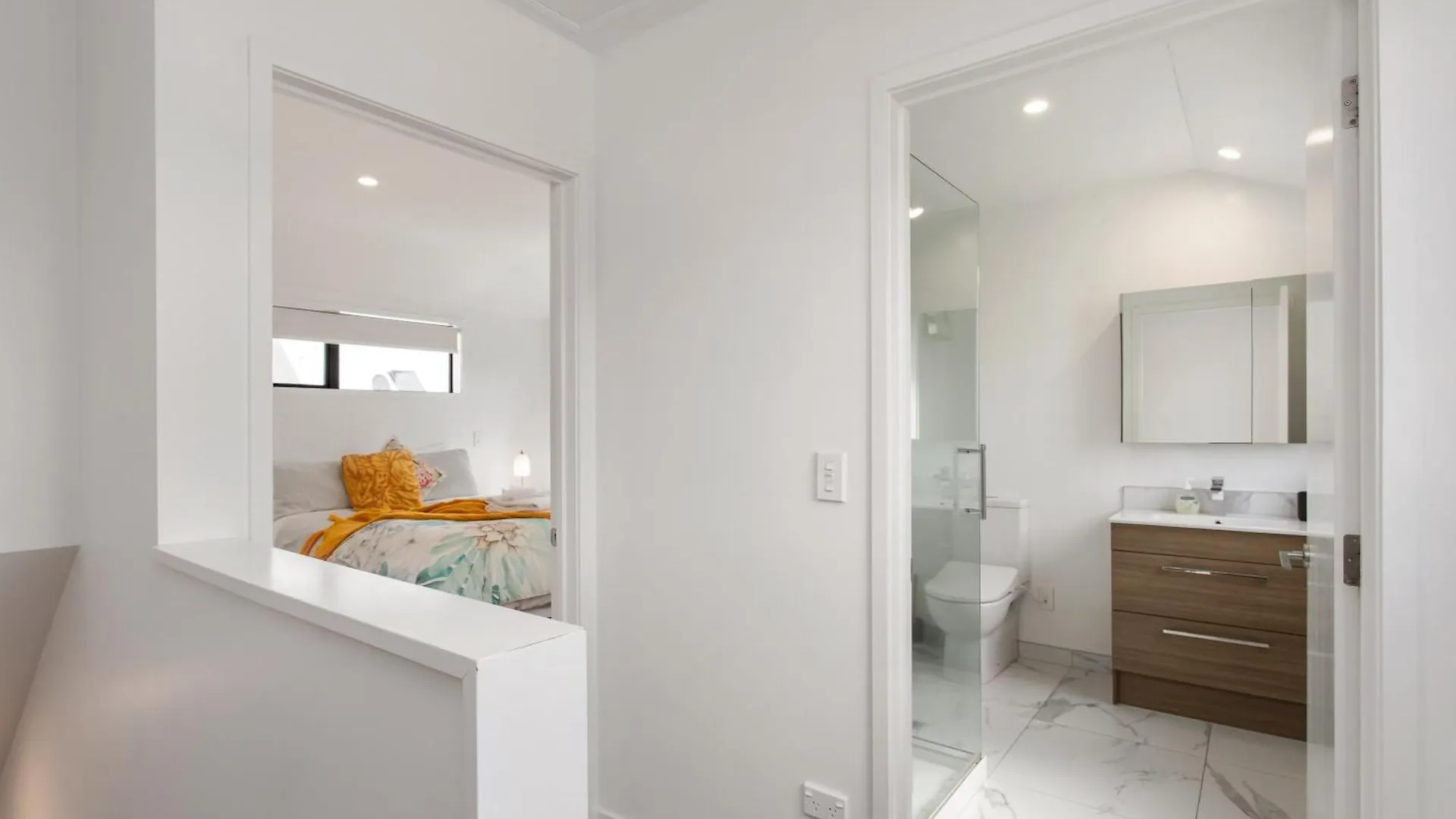 Chic City Living 1 Bdrm Sunny Warm Close Cbd Christchurch 0*,  New Zealand